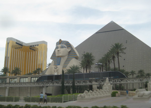 photo of Luxor pyramid and sphinx as seen from driving along the Vegas Strip